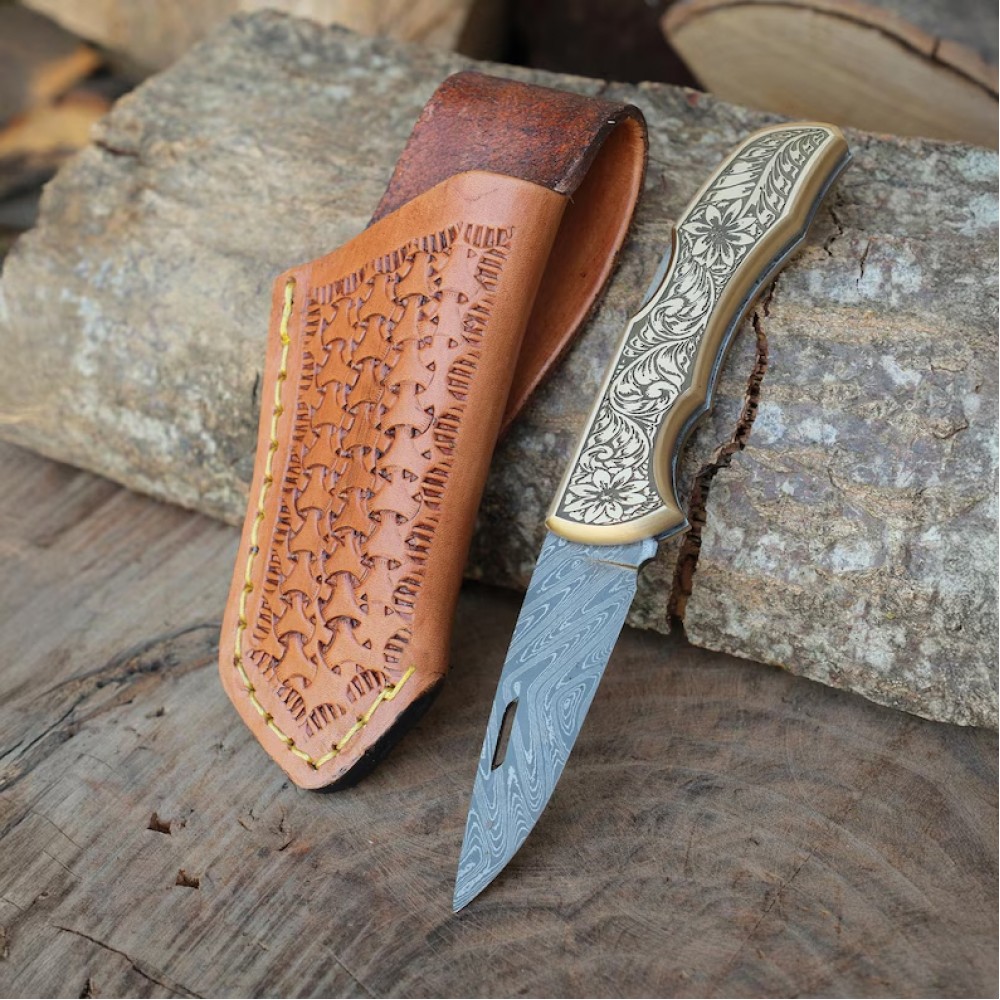 Folding Knife – Damascus Steel Blade – Engraved Brass Handle 